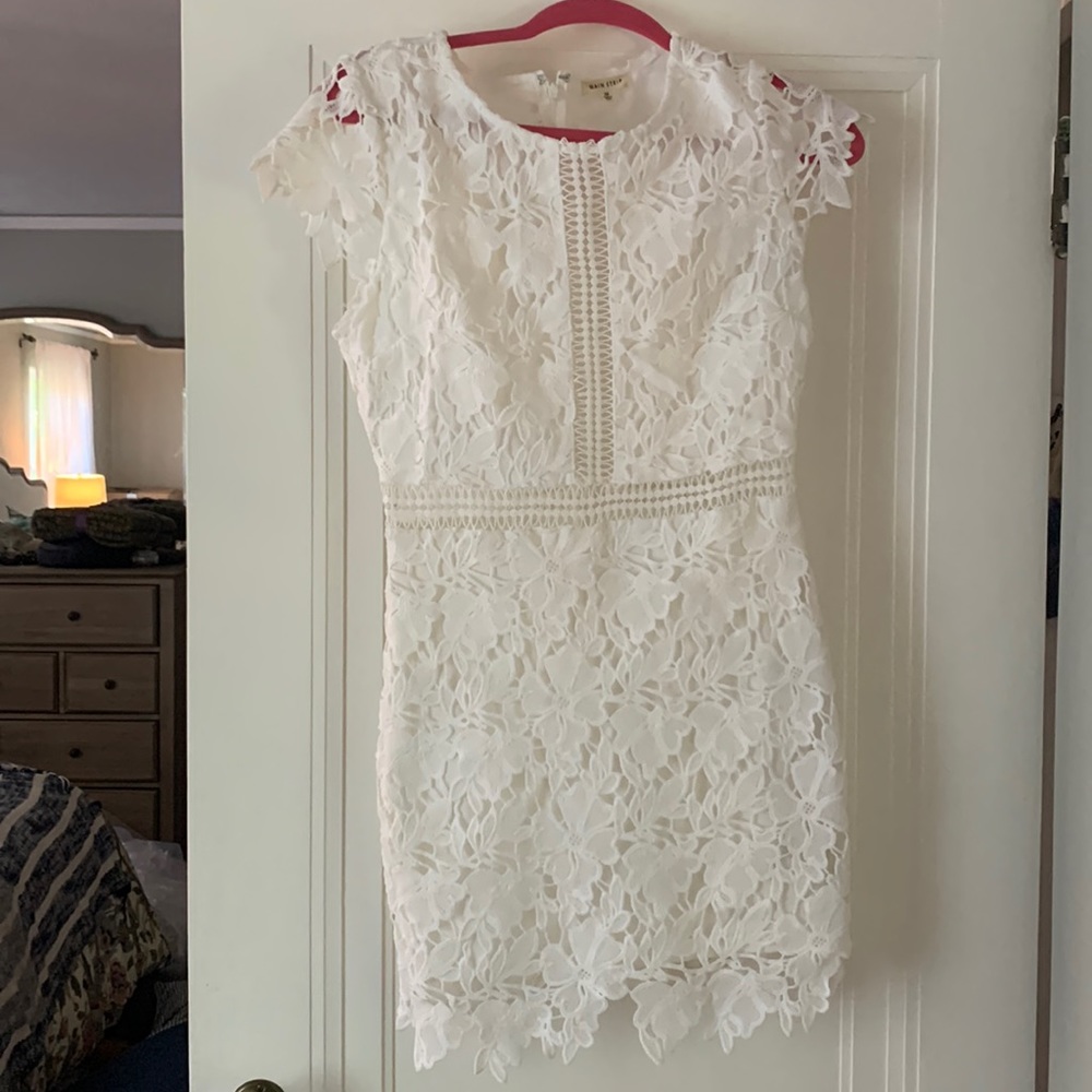 Main Strip White Dress Med